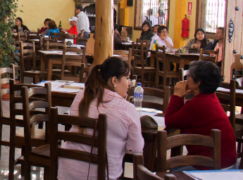 Comensales Contentos