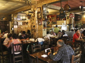 Comensales Contentos